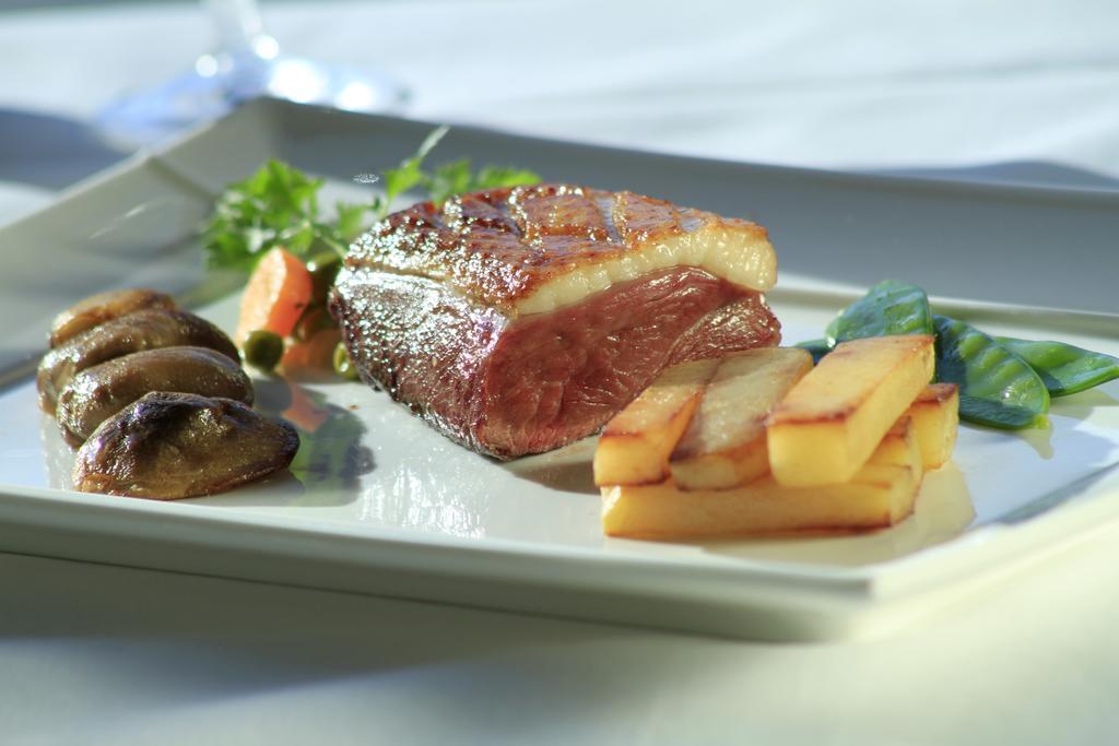 Restaurant Les Coquelicots, The Originals Relais Hotel 3*